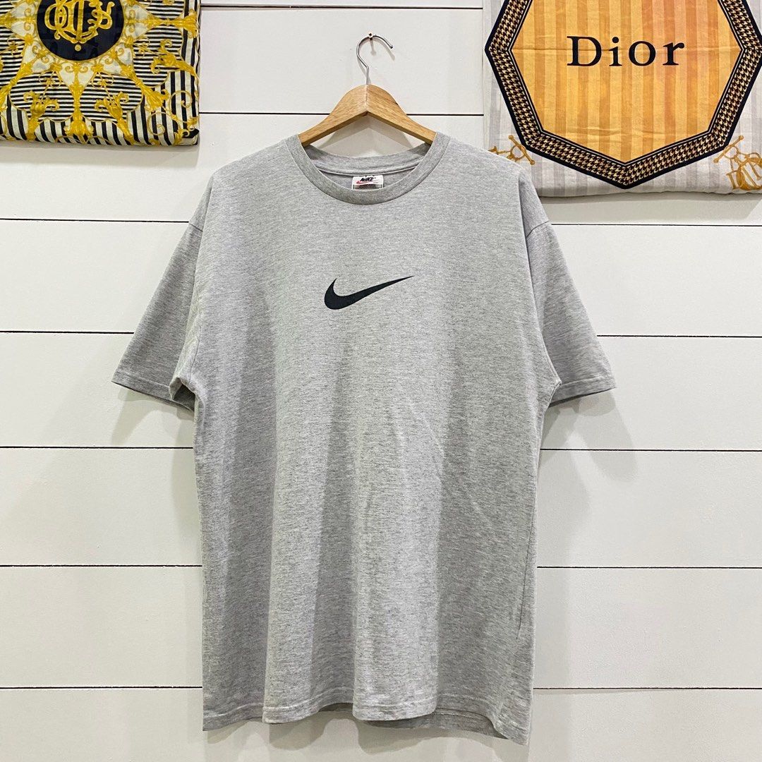 Vintage nike 2025 swoosh t shirt