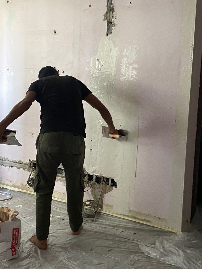 Wall plastering/ceiling plastering,wall and ceiling repair,toilet