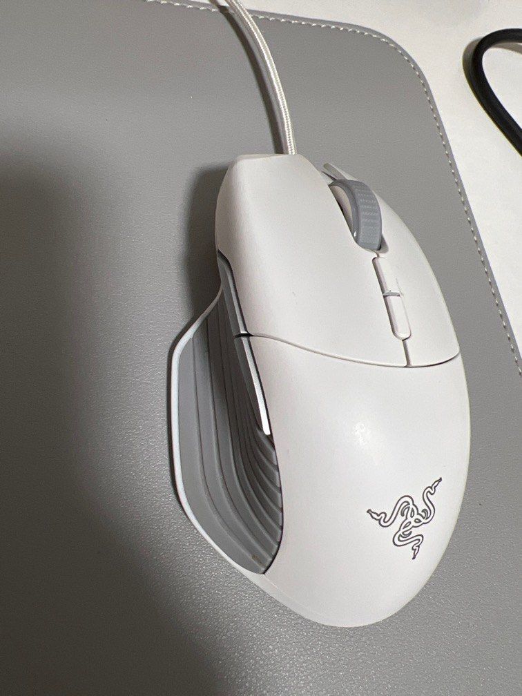 White Razer Basilisk Mouse, Computers & Tech, Parts & Accessories ...