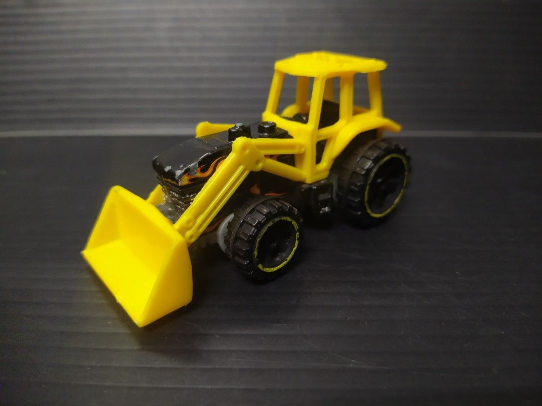 2010 Hot Wheels Tractor 5 Pack Black Yellow Hobbies Toys