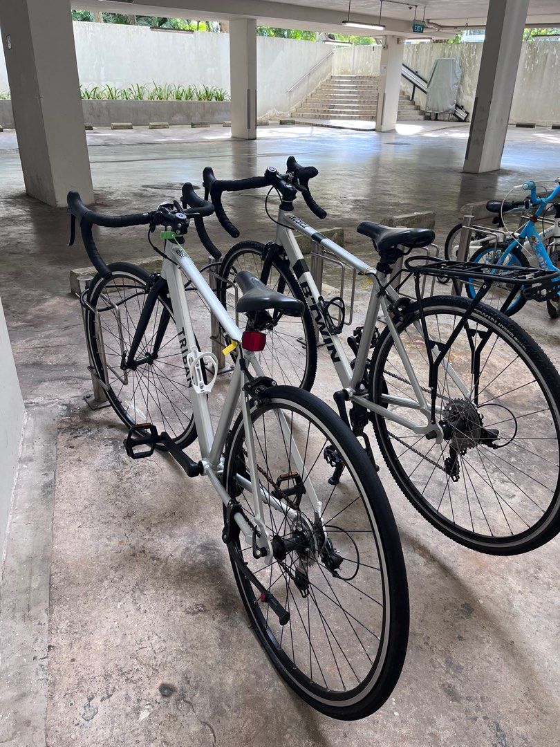 2 X DECATHLON ROAD BIKES + 2 X LOCKS + PUMP, Sports Equipment, Bicycles