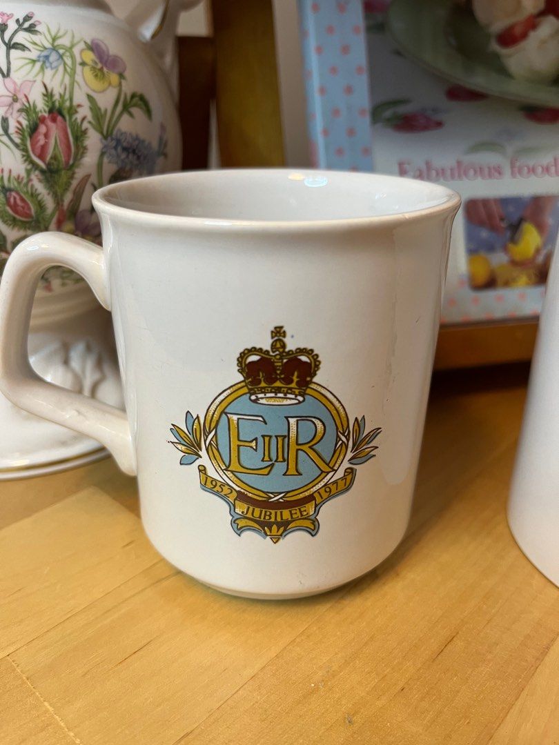 3 MUGS Queen Elizabeth II Silver Jubilee & 90th Birthday, Furniture