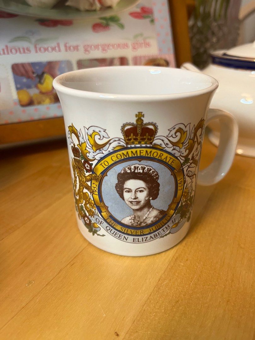 3 MUGS Queen Elizabeth II Silver Jubilee & 90th Birthday, Furniture