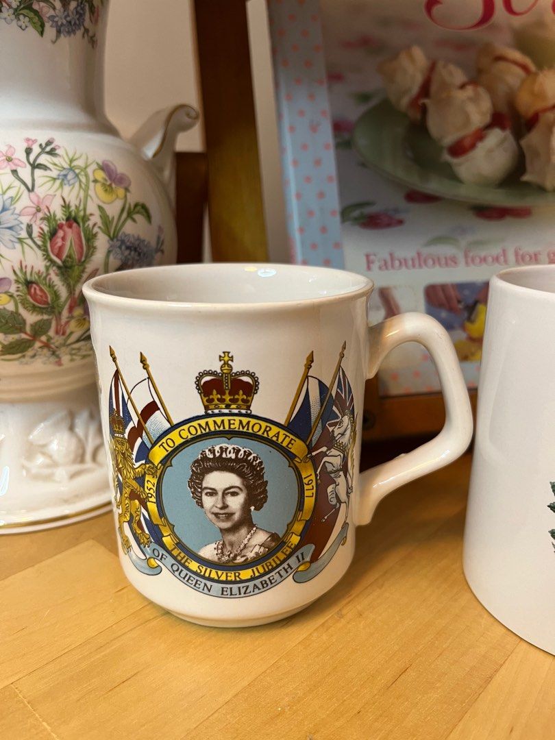 3 MUGS Queen Elizabeth II Silver Jubilee & 90th Birthday, Furniture