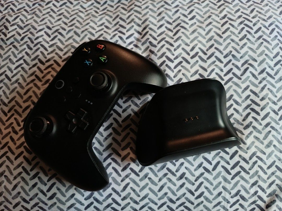 8BitDo 2.4G Wireless Game Controller with Charging Dock for PC Android Windows 10/11 (Category: Controllers) located in Minglanilla. Submitted by labelsforlessph (Listing ID 1246262911, Image 3). Description: 8BitDo 2.4G Wireless Game Controller with Charging Dock for PC Android Windows 10/11 In excellent used condition Authenticity Guaranteed.