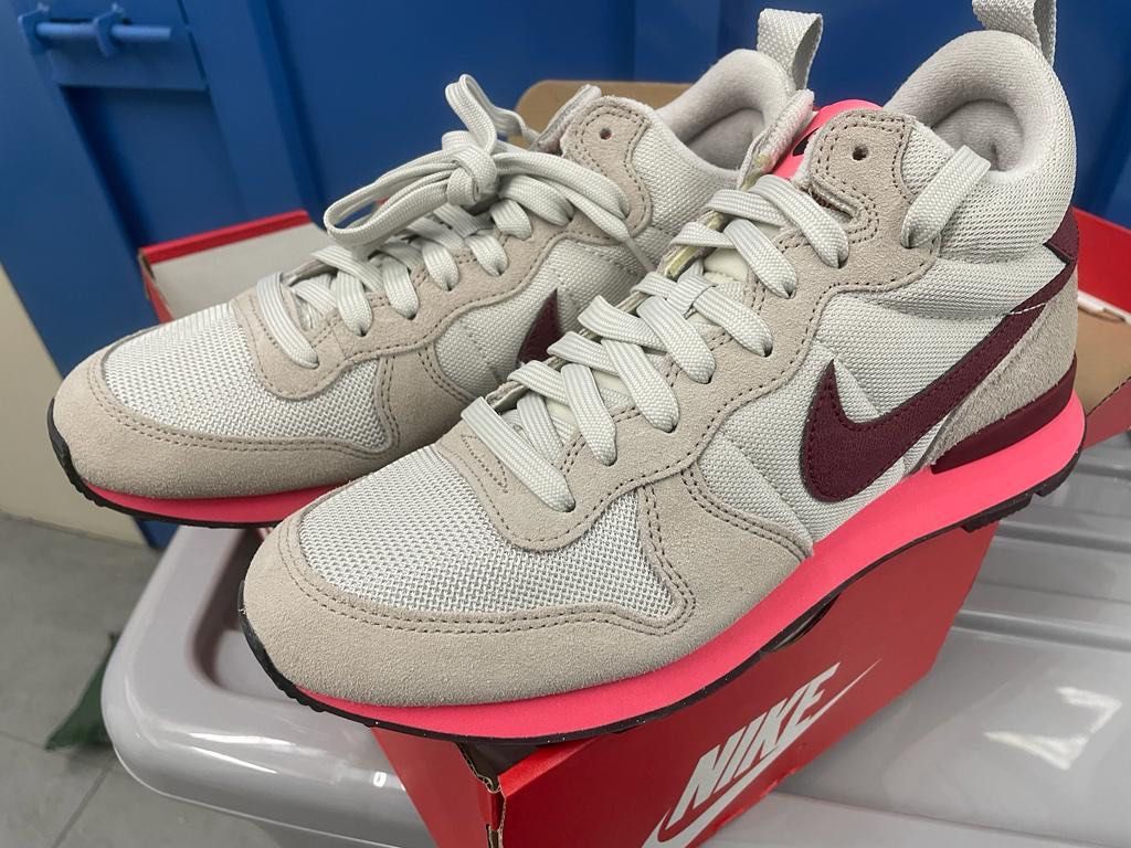 nike internationalist mid women's