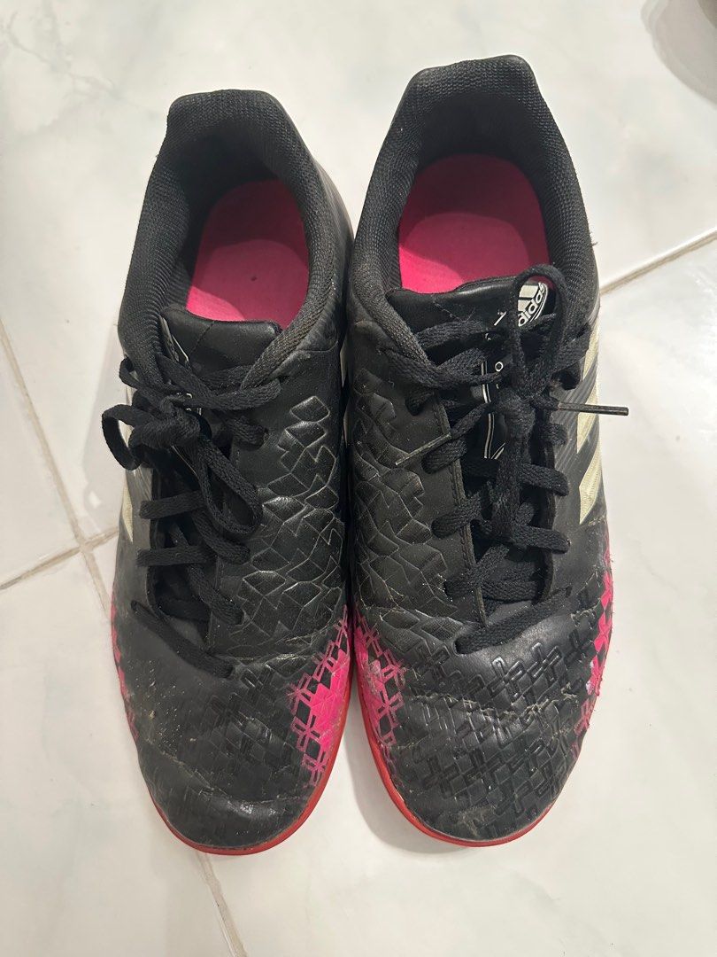 Street soccer boots deals