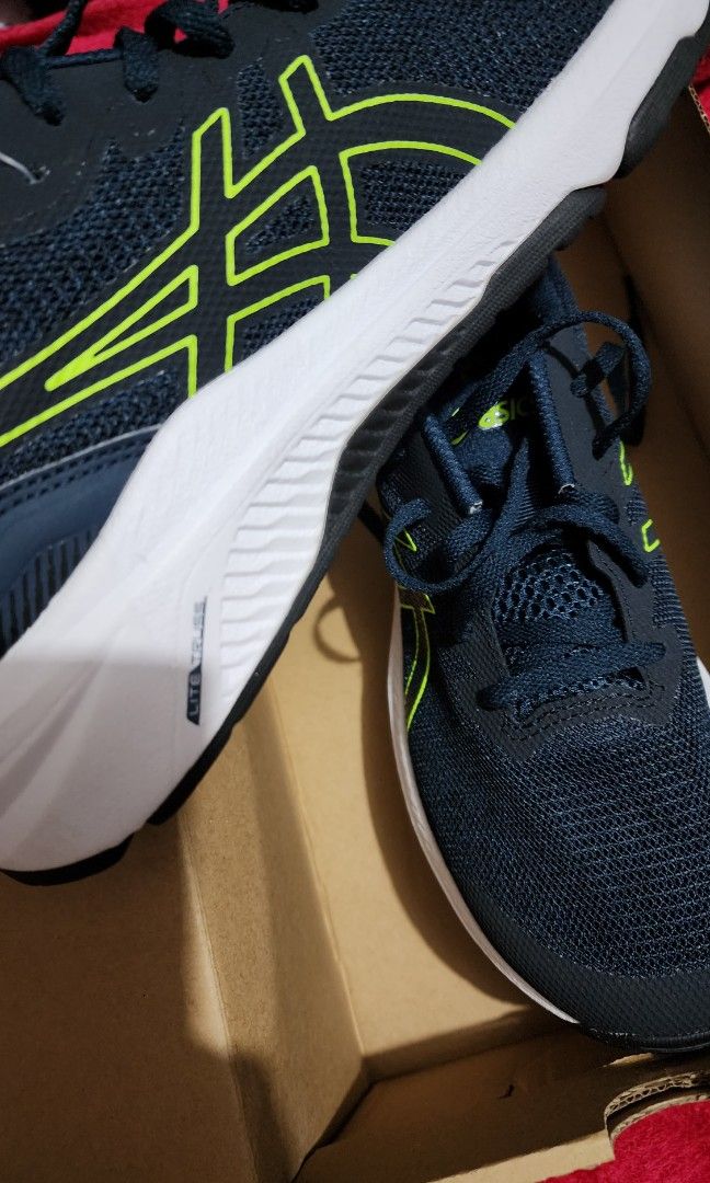 Asics shoe (Category: Babies & Kids Fashion) located in Manila. Submitted by microus (Listing ID 1246299985, Image 3). Description: Price DROP unti Mar 31, 2024 only from 2,300 to 2k only Kids size 6.5 shoes (runs big).