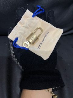 Louis Vuitton Single Lock & Key Set #318  Louis vuitton, Louis vuitton bag,  Vuitton