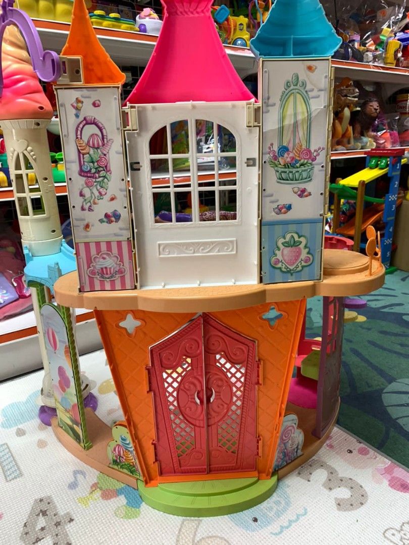 Barbie Dreamtopia Sweetville Castle