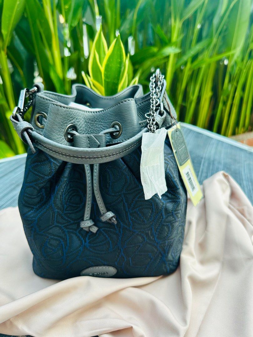 Bonia bucket bag like new