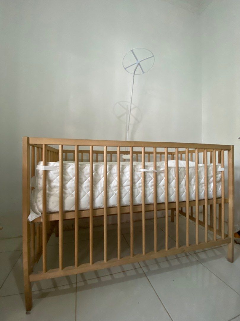 Box Bayi Ikea / Baby Crib Ikea lengkap kasur bonus bumper, tiang kelambu, Bayi & Anak, Ranjang
