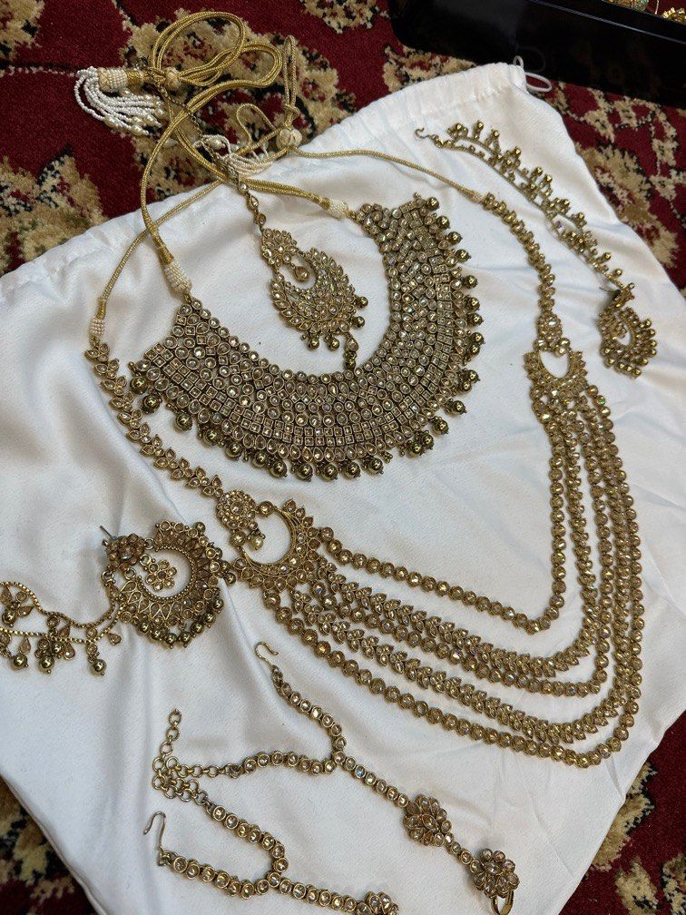 Bridal jewellery set
