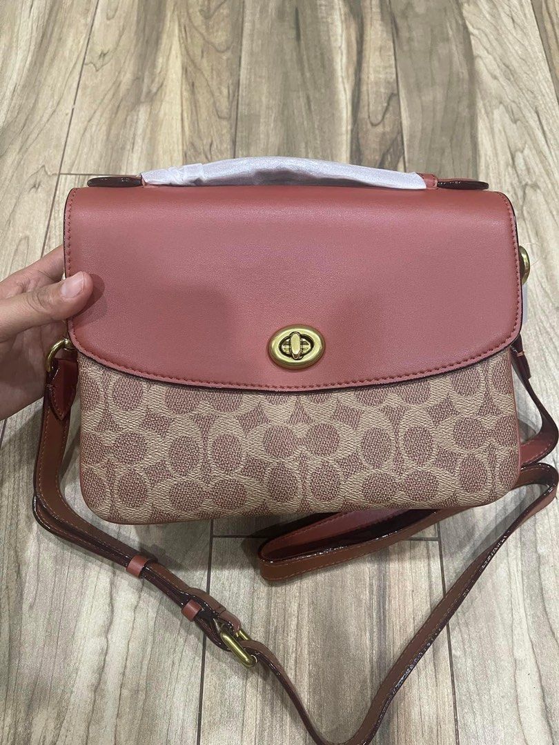 Cassie Crossbody (Category: Luxury Bags & Wallets) located in Rizal. Submitted by onlinedepotwholesale2nd (Listing ID 1246187490, Image 1). Description: Cassie crossbody Size: 25 x 4 x 18,5 Cm C8304 2300.