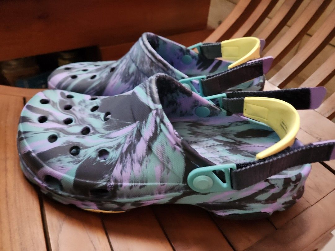 Mens purple crocs size 10 outlet