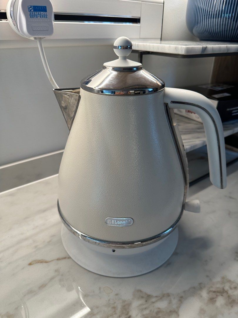 Delonghi kettle in great conditions, TV & Home Appliances, Kitchen