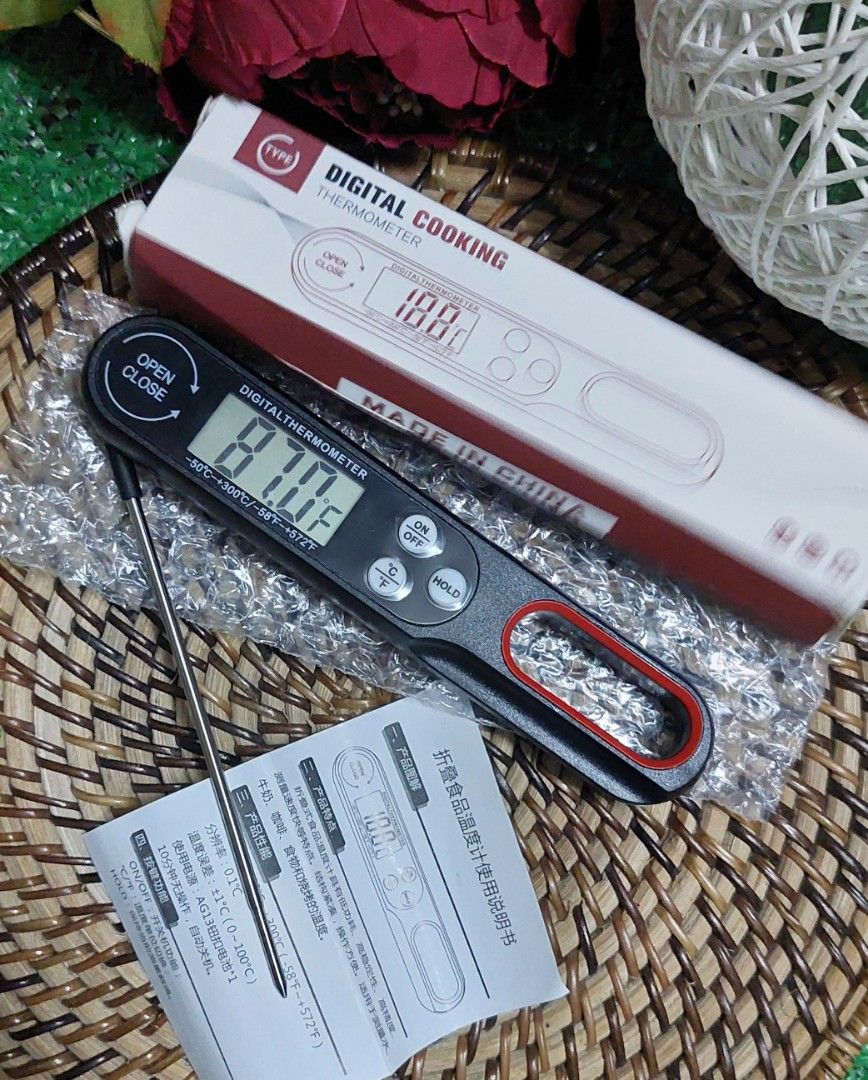 digital thermometer, super-fast folding - Whisk