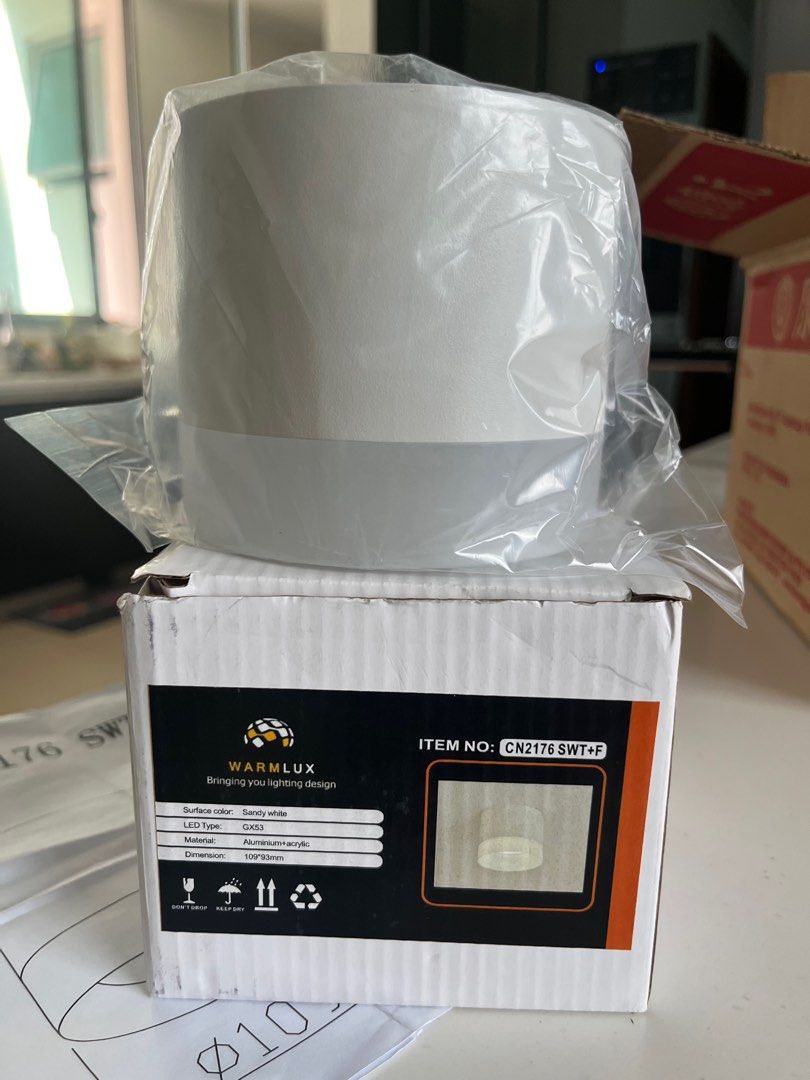 Down Light (Category: Lighting) located in Singapore. Submitted by botannia (Listing ID 1246322126, Image 1). Description: Brand new with warm white LED light. .