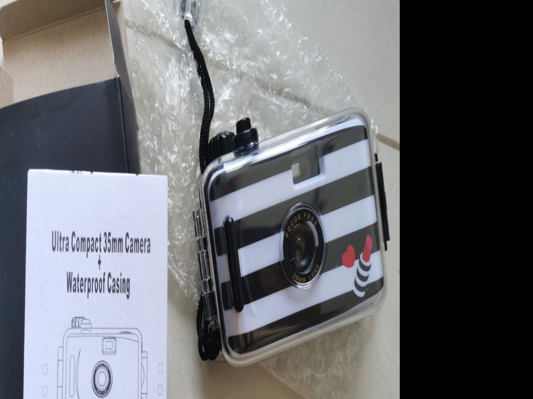 Flim camera (Category: Cameras) located in Singapore. Submitted by catwalk233 (Listing ID 1246248486, Image 1). Description: Brand new Flim camera from sephora.