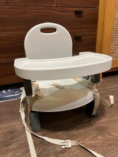FOLDABLE BOOSTER SEAT