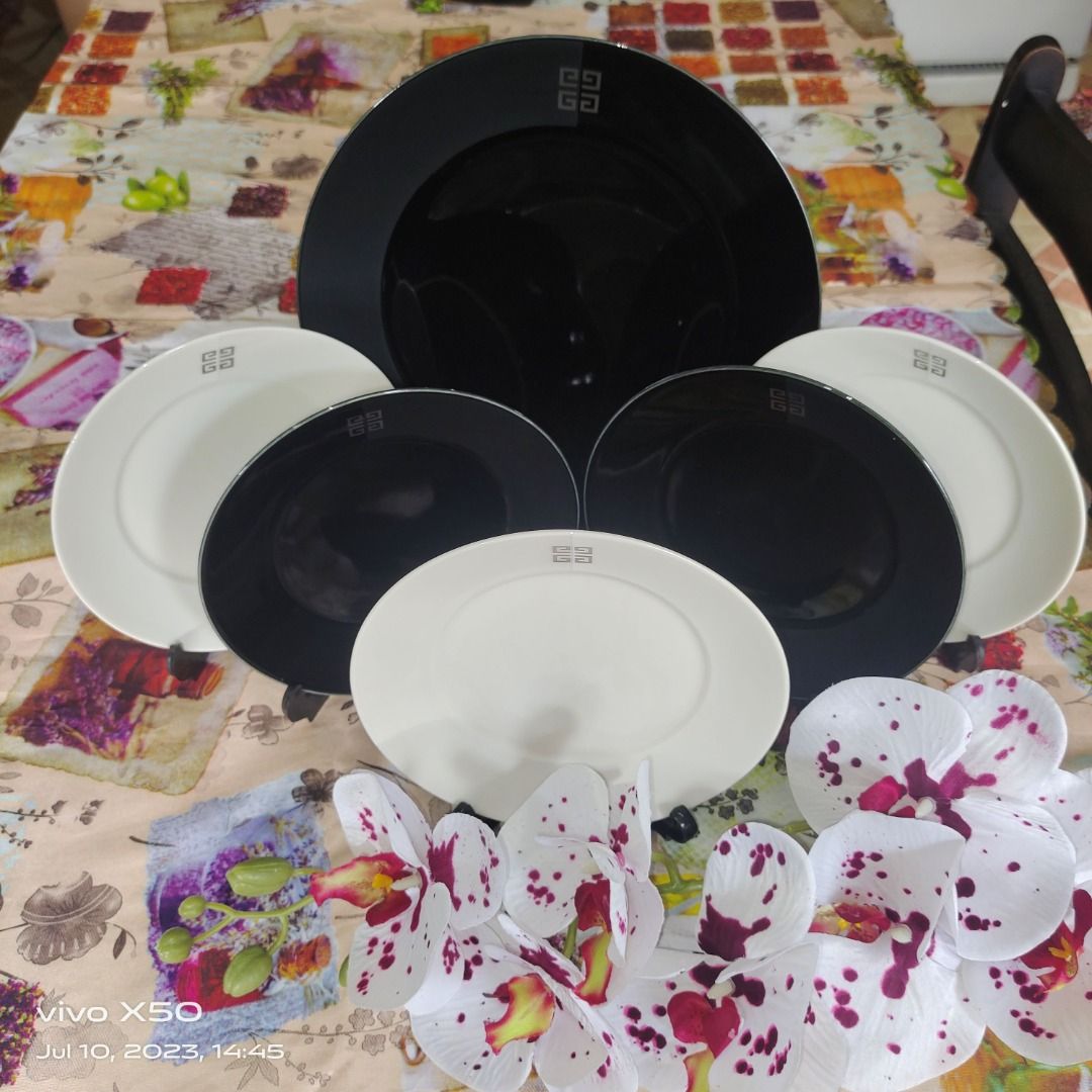 Givenchy Black and White, Big and Small Round Plates Set on Carousell