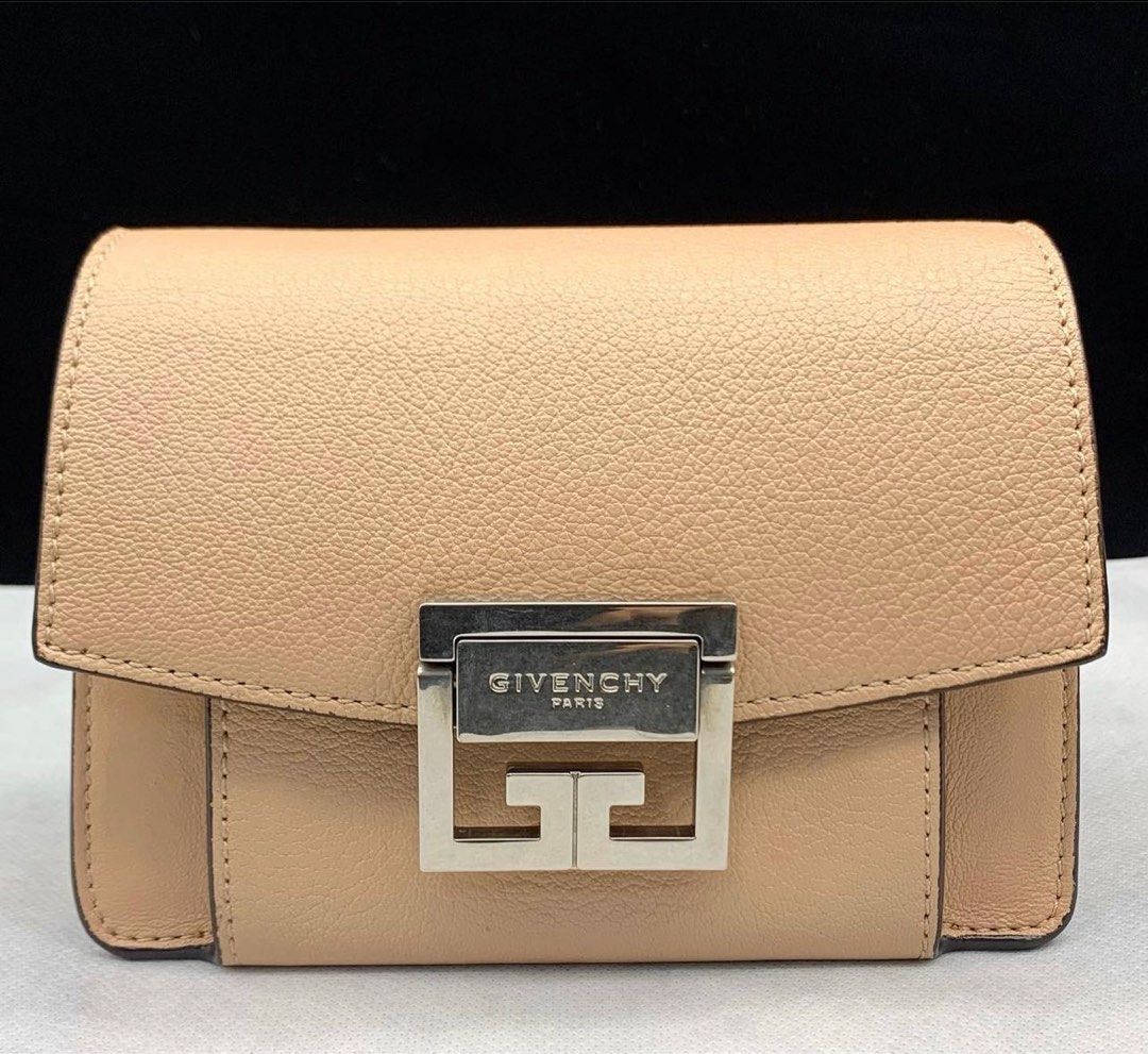 Givenchy mini gv3 (Category: Luxury Bags & Wallets) located in Santa Ana. Submitted by astonandariana (Listing ID 1246241281, Image 1). Description: .