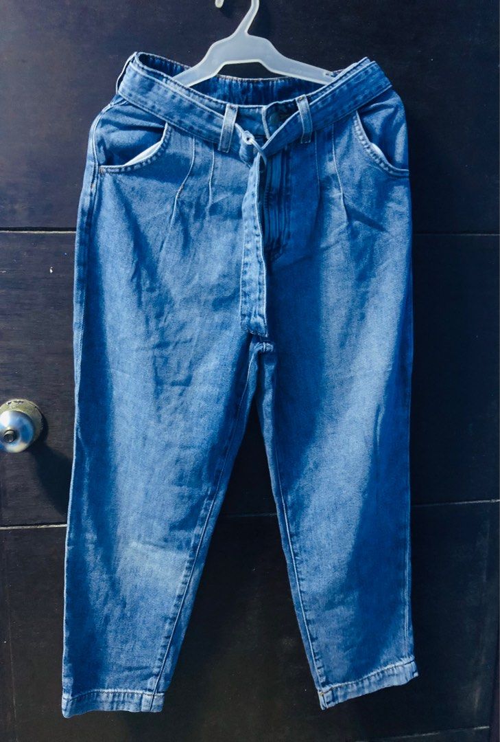 H&M mom jeans (Category: Jeans) located in Taguig. Submitted by brandedselection31 (Listing ID 1246364237, Image 1). Description: Belted 27-28 W.