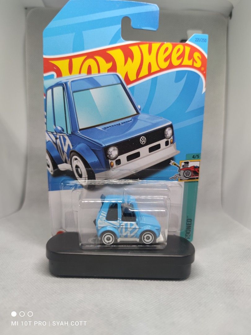 Hot Wheels Tooned Volkswagen Golf MK1 ( Rare Treasure Hunt ), Hobbies
