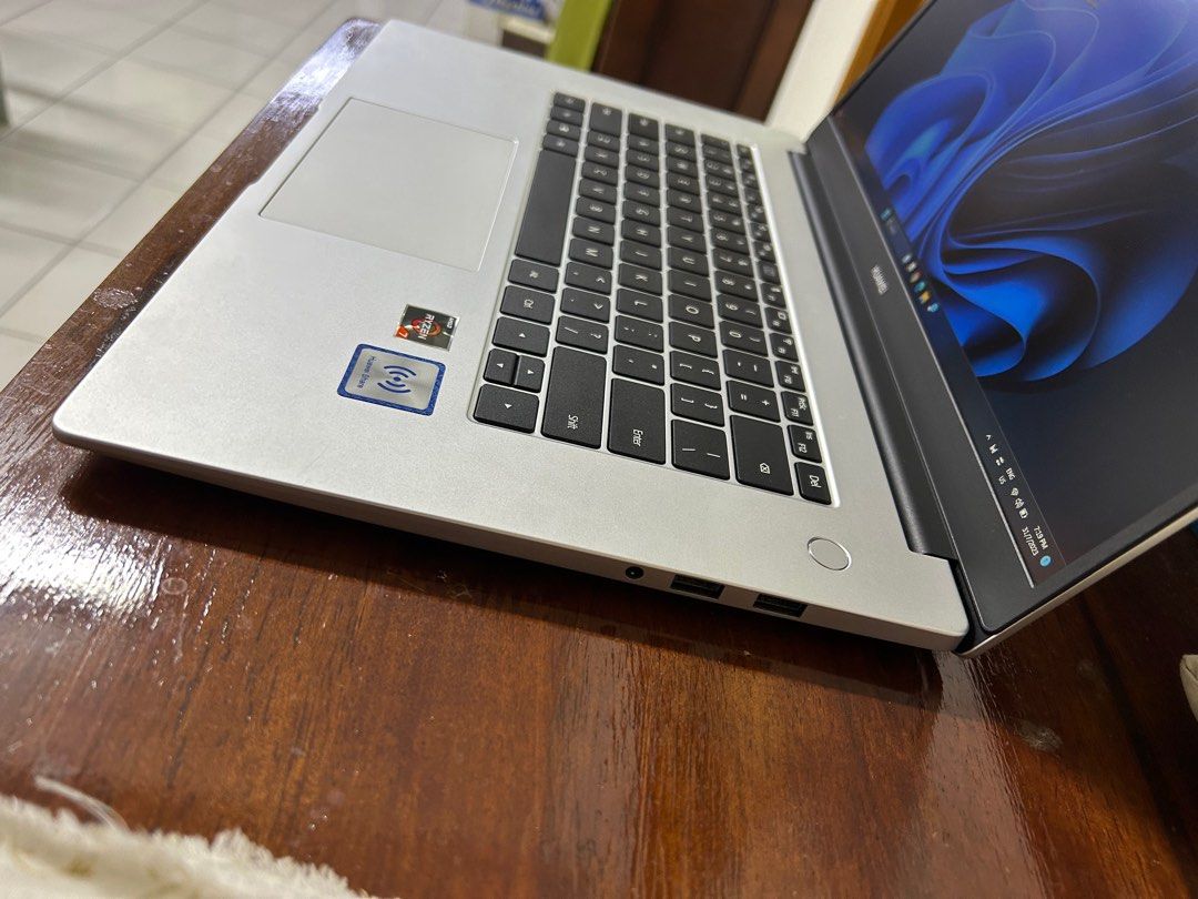 Huawei matebook 2025 d15 ryzen 4500u