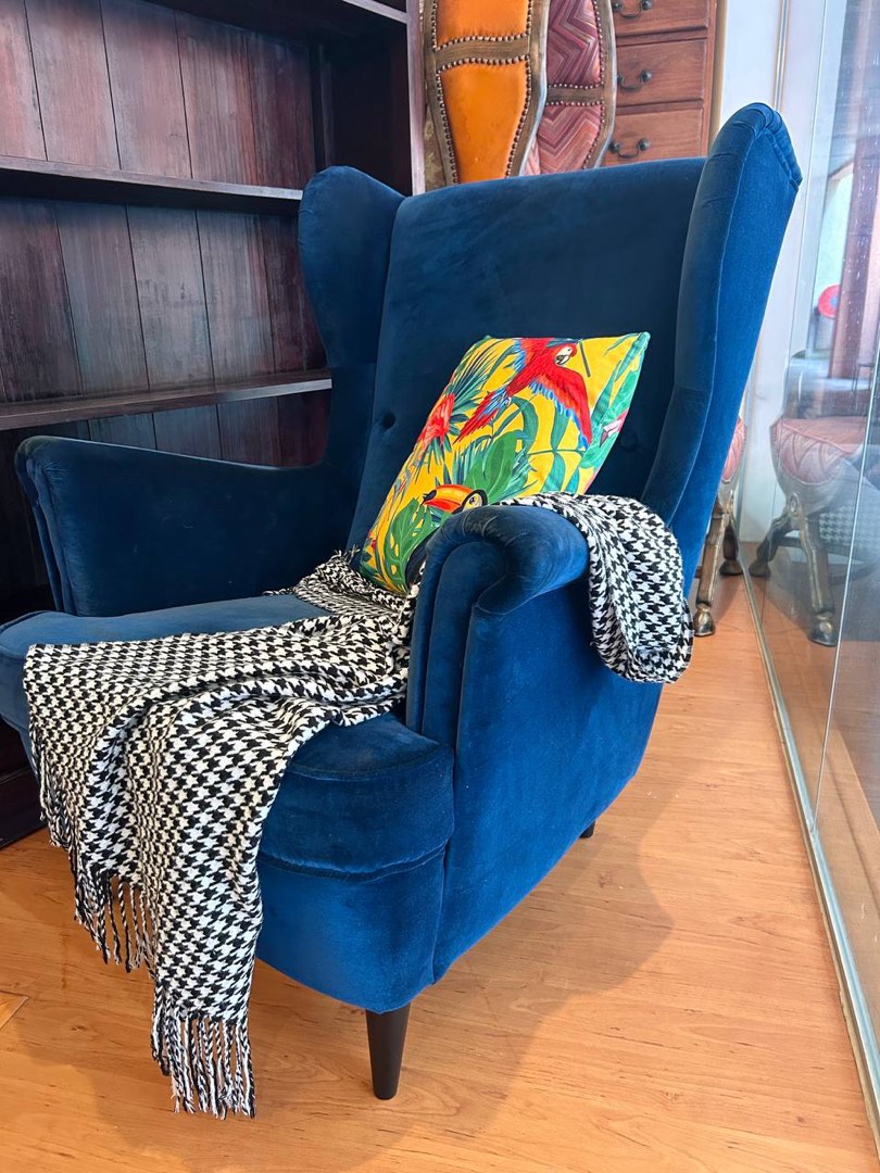 Blue velvet hot sale chair ikea