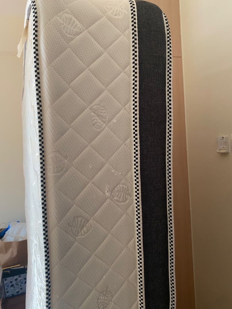 King size mattress (Sleepy Night Century Plush), Furniture & Home