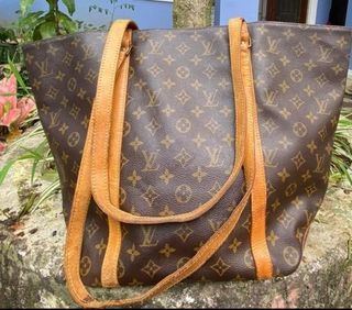 Lv 200 Exhibition Tote with City Guide, Luxury, Bags & Wallets on Carousell