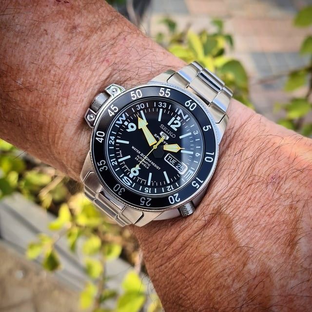 Seiko skz211 review top