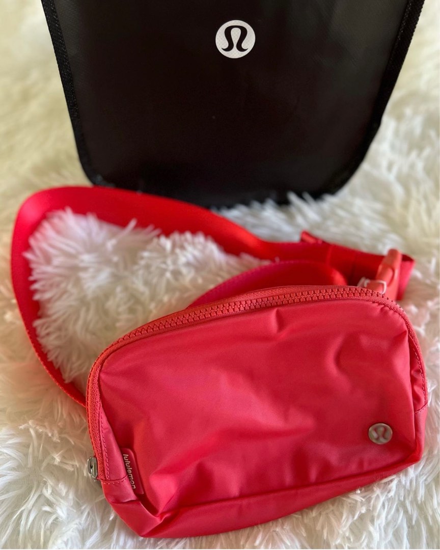 Lululemon Everywhere Belt Bag Pale Raspberry, Women's Fashion, Bags