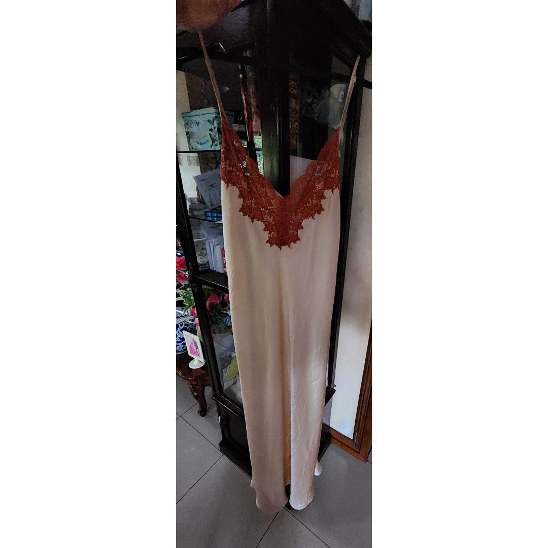 💯Silk Luxurious Maxi Slip Dress (Category: Evening dresses & gowns) located in Caloocan City. Submitted by val02 (Listing ID 1246308798, Image 3). Description: 🌹Ginia is a Australian Luxury brand for silk dresses, retails for 12k plus🌹 The Silk Lace Slip is an enduring romance, made in soft silk and detailed with delicate hand-cut lace to celebrate the female form. A classic v-neck slip style. Spaghetti straps from the same silk are adjustable
