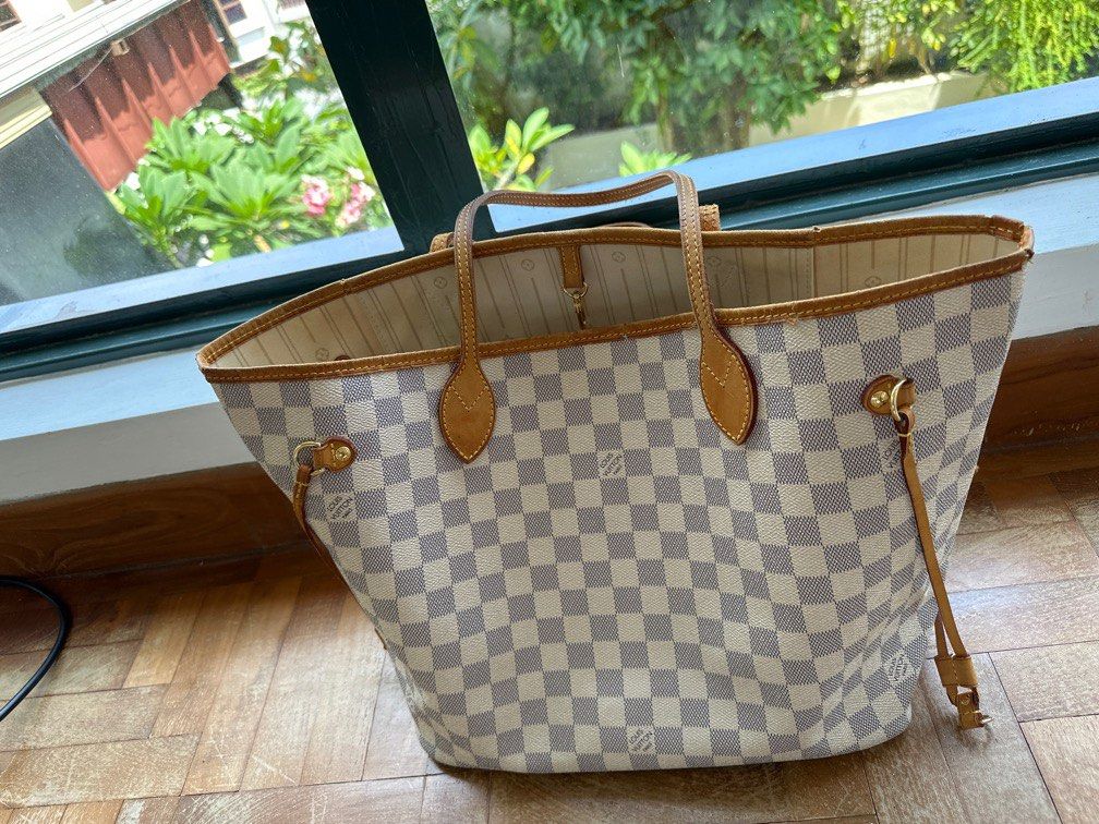 Louis Vuitton Neverfull MM Damier Azur Canvas/Rose ballerine Interior,  Luxury, Bags & Wallets on Carousell