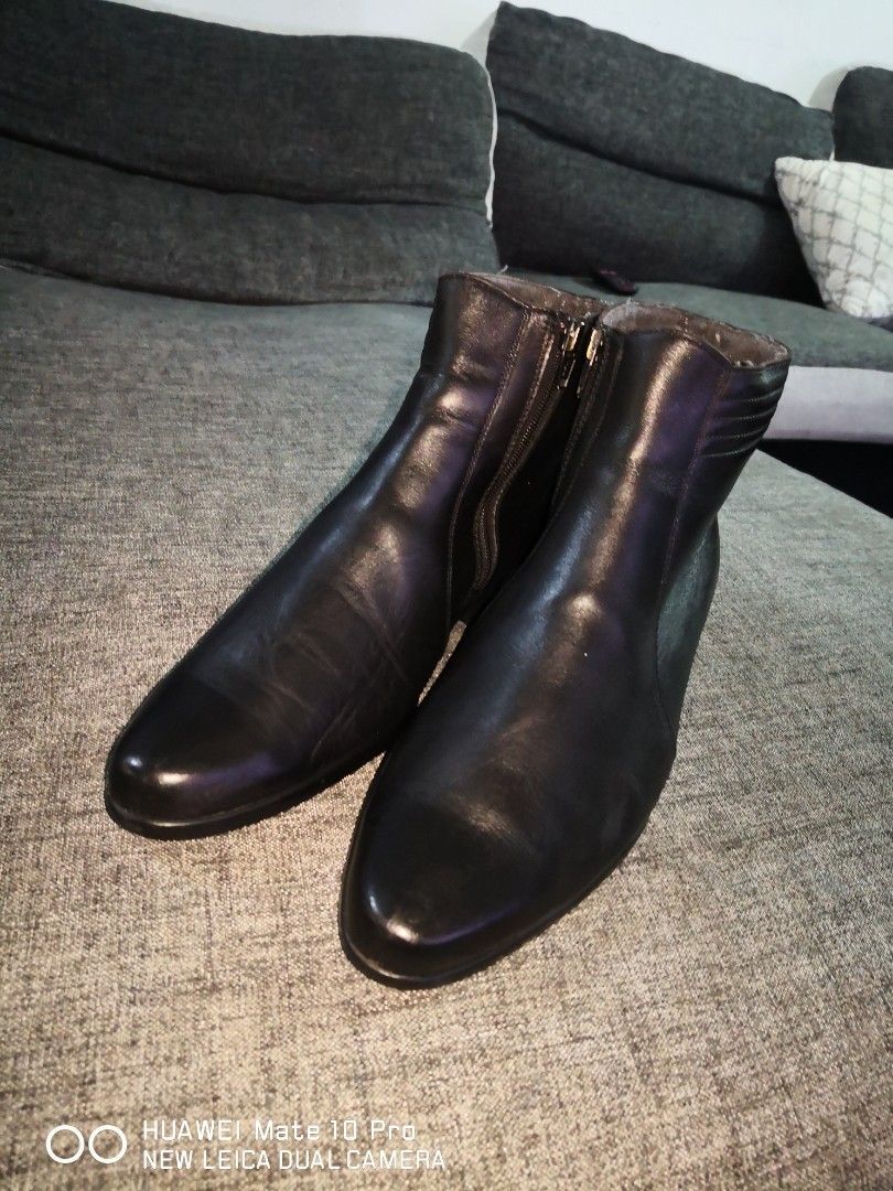 Used outlet chelsea boots