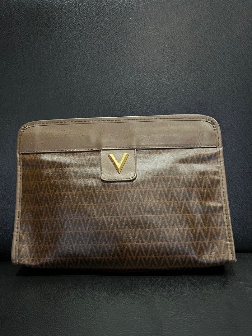 Mario Valentino bundle (Category: Luxury Bags & Wallets) located in Candelaria. Submitted by welllovebyaive (Listing ID 1246269987, Image 3). Description: No flaws just sign of use ❤️ 2 clutch type 1 drawstring type.
