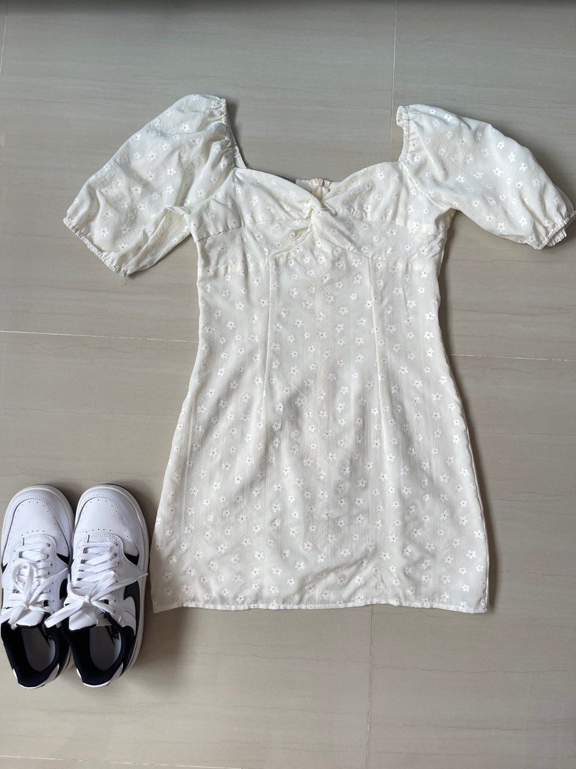 Mini yello floral dress with puff sleeve and sweetheart neck, Women's