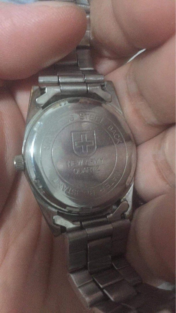 New swiss army (Category: Luxury Watches) located in Manila. Submitted by jaj1122 (Listing ID 1246311121, Image 2). Description: Preloved Free to offer No battery.