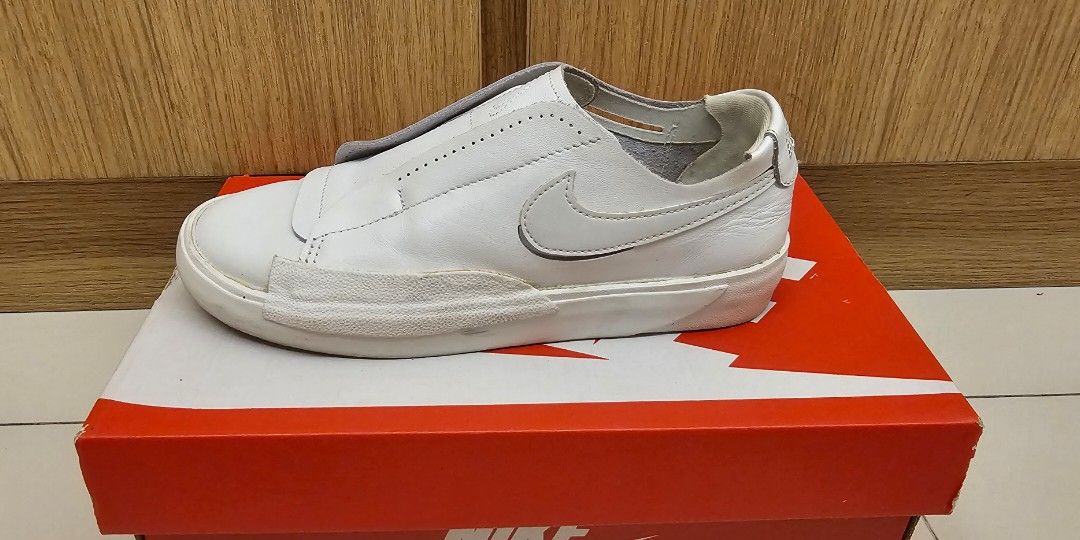 White nike clearance slip on