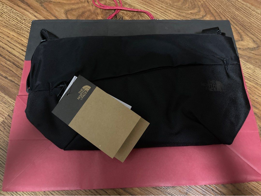 NM71907 The North Face Crossbody Electra Tote Bag (8L), Men's Fashion, Bags, Sling Bags on Carousell