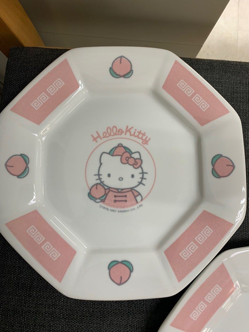 ORIGINAL Hello Kitty Dinner/Serving Plates from Japan - brand new (Category: Dinnerware & Cutlery) located in Makati City. Submitted by makayshoppe (Listing ID 1246324337, Image 2). Description: 10” Hello Kitty dinner/serving plates from my collection, brand new and unused, no boxes, take both for Php 250. .