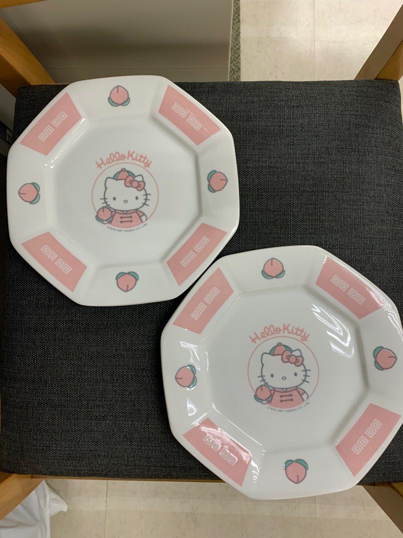ORIGINAL Hello Kitty Dinner/Serving Plates from Japan - brand new (Category: Dinnerware & Cutlery) located in Makati City. Submitted by makayshoppe (Listing ID 1246324337, Image 1). Description: 10” Hello Kitty dinner/serving plates from my collection, brand new and unused, no boxes, take both for Php 250. .