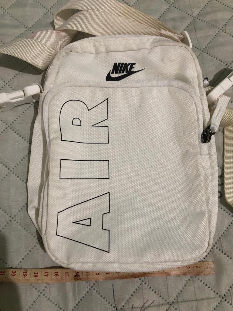 Nike air heritage flight bag in white store