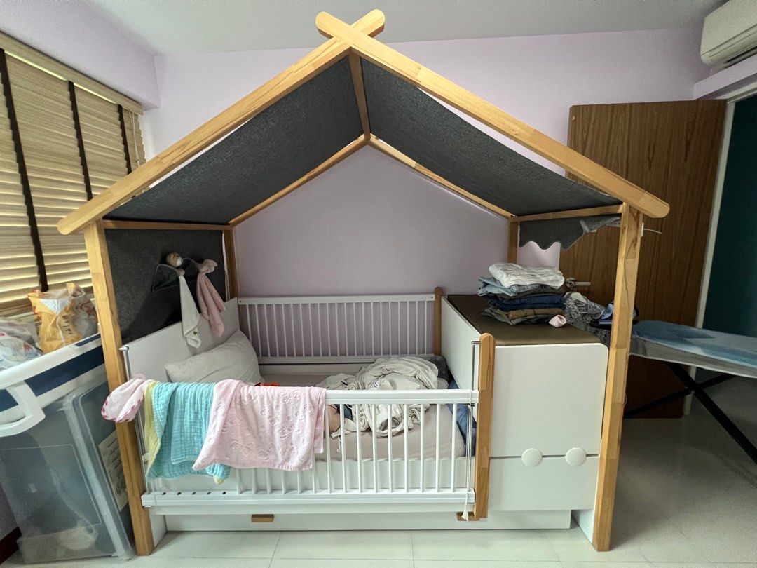 Picket and Rail Castle Convertible Canopy Bed, Babies & Kids, Baby