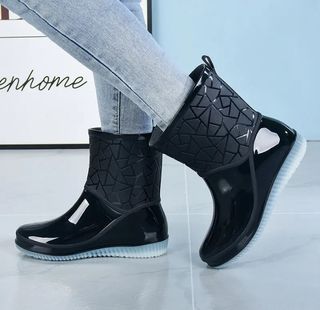 MK RAINBOOTS SIGNATURE BROWN, Women's Fashion, Footwear, Boots on Carousell