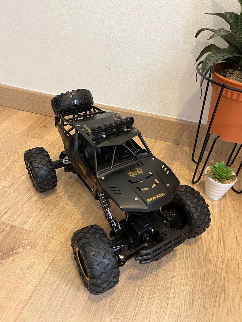 COMES WITH ORIGINAL BOX AND CHARGEABLE BATTERY Remote Control Truck