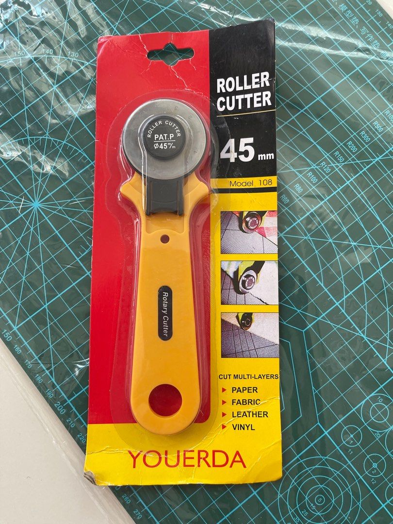 Roller cutter and board, Hobbies & Toys, Stationery & Craft, Craft