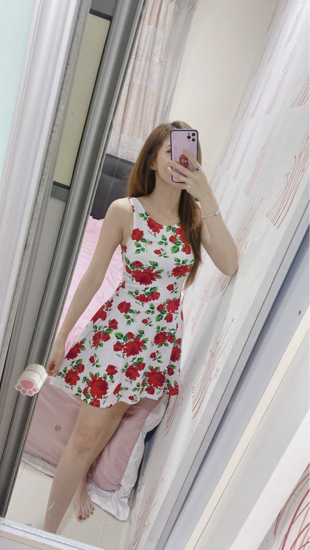White dress with hot sale red roses h&m